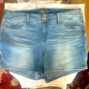 Torrid denim shorts bombshell high rise